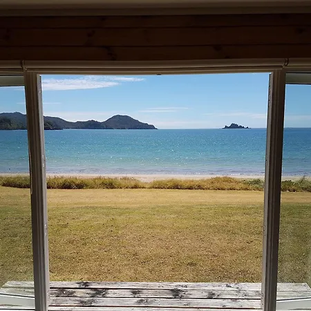 Oakura Bay Absolute Beachfront Holiday Home Hikurangi Exterior photo