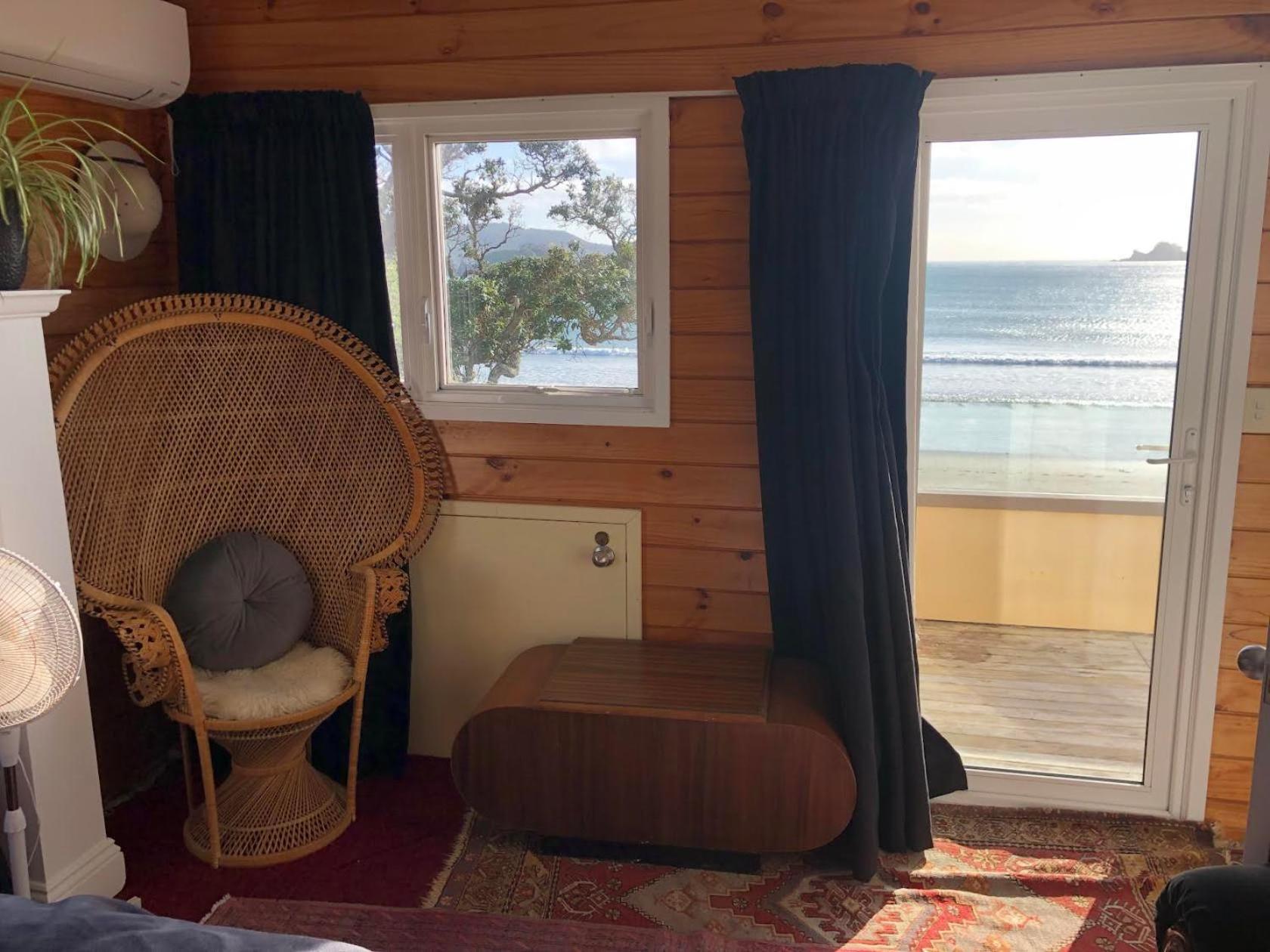 Holiday home Oakura Bay Absolute Beachfront Hikurangi