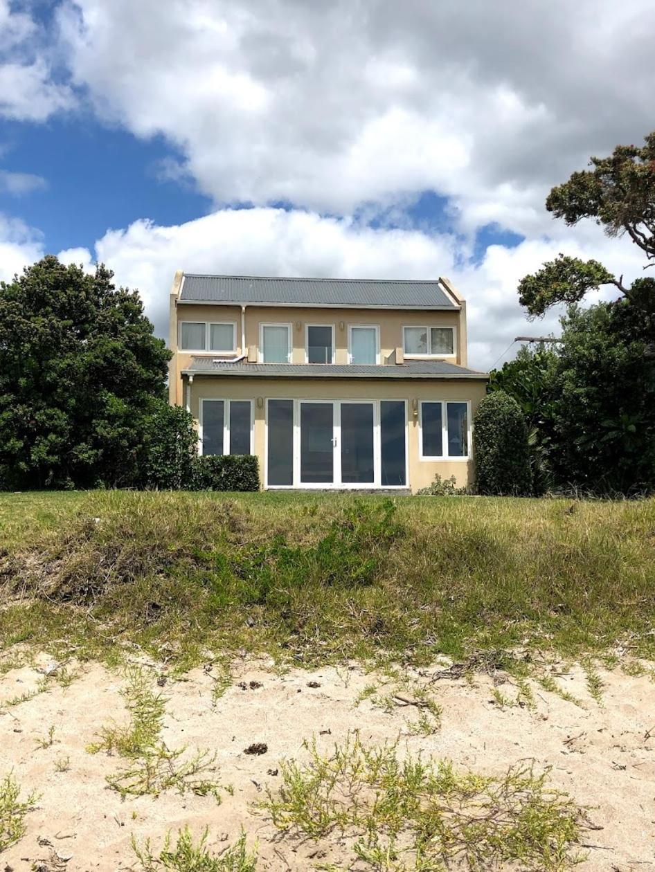 Holiday home Oakura Bay Absolute Beachfront *