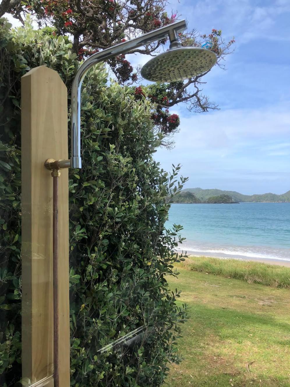 Oakura Bay Absolute Beachfront Hikurangi