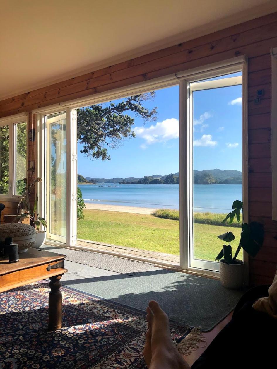 Holiday home Oakura Bay Absolute Beachfront Hikurangi