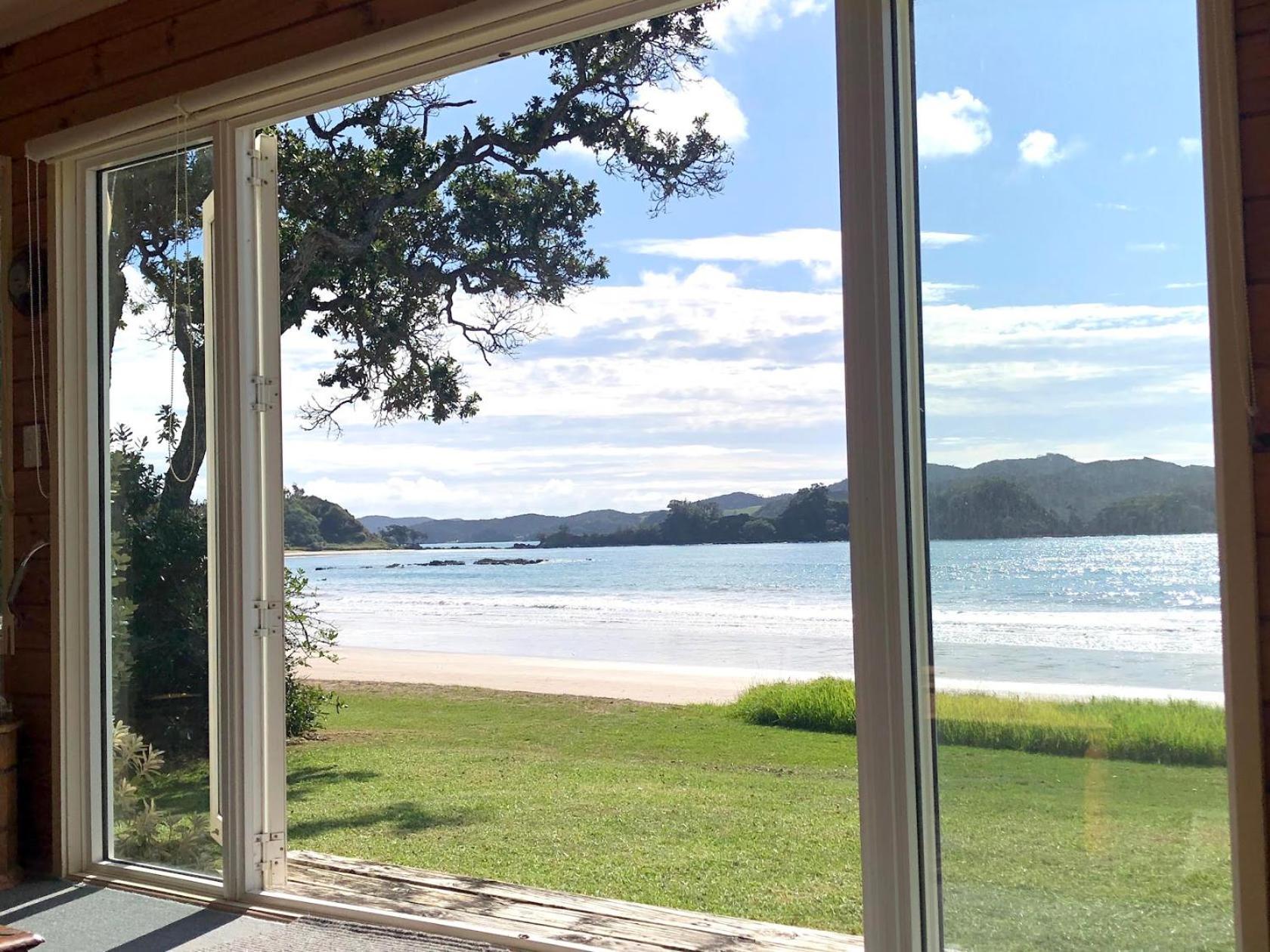 Oakura Bay Absolute Beachfront *