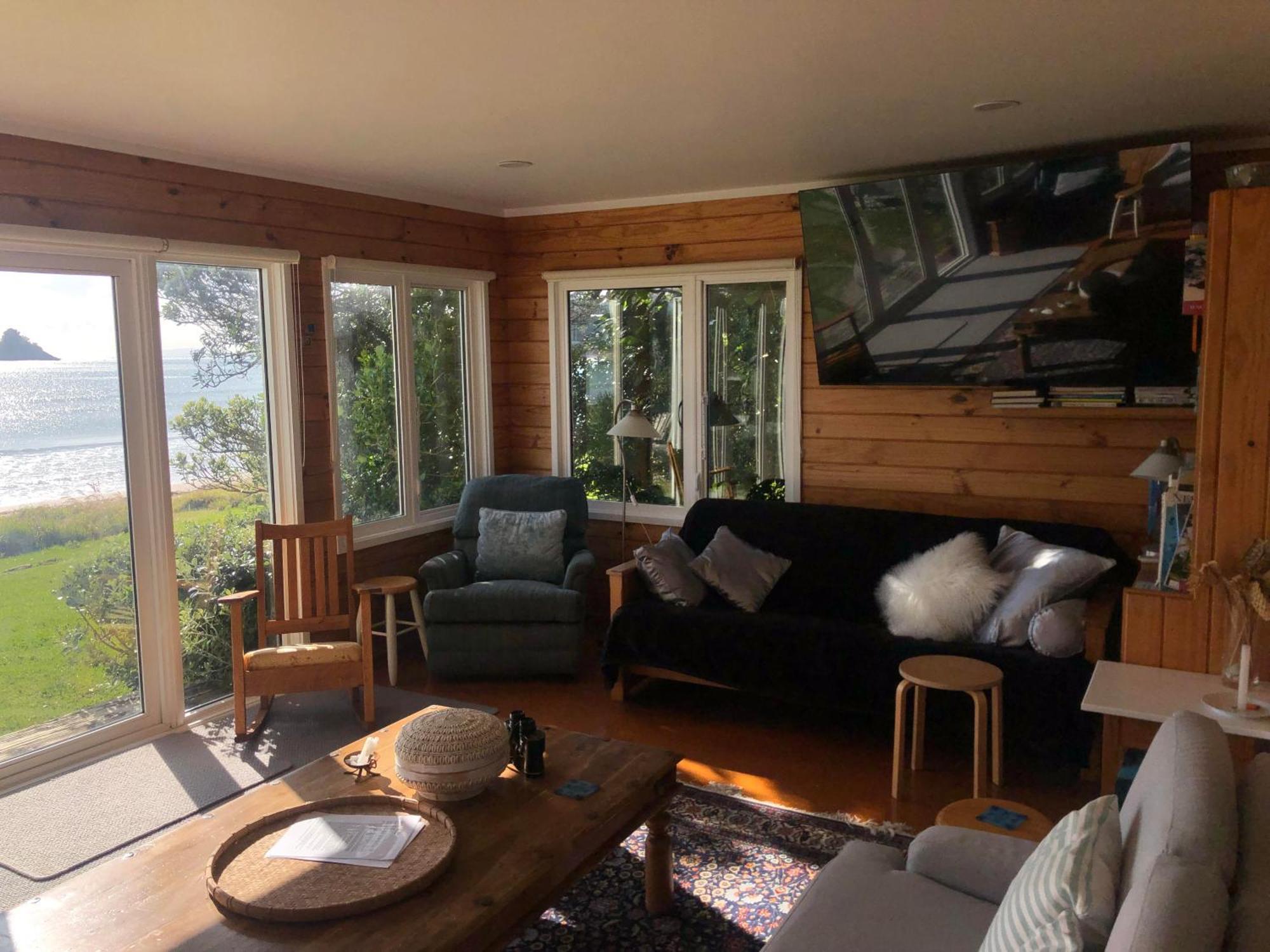 Oakura Bay Absolute Beachfront